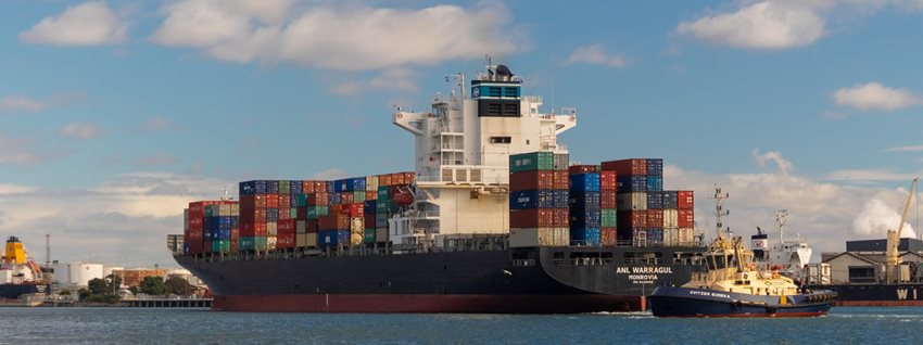 imagen de un barco carguero